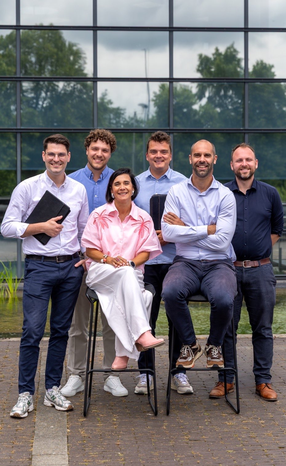 Het ElmosExpert team voor het kantoor in Mechelen